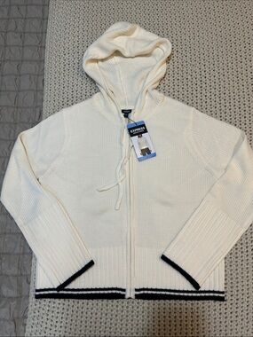 NWT Express Women’s Cream Zip-Up Hooded Sweater with Navy Trim